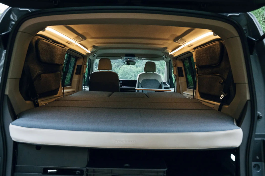 SpaceLounge Bett & Liegefläche für VW T7 Multivan & Beach von SpaceCamper Modular