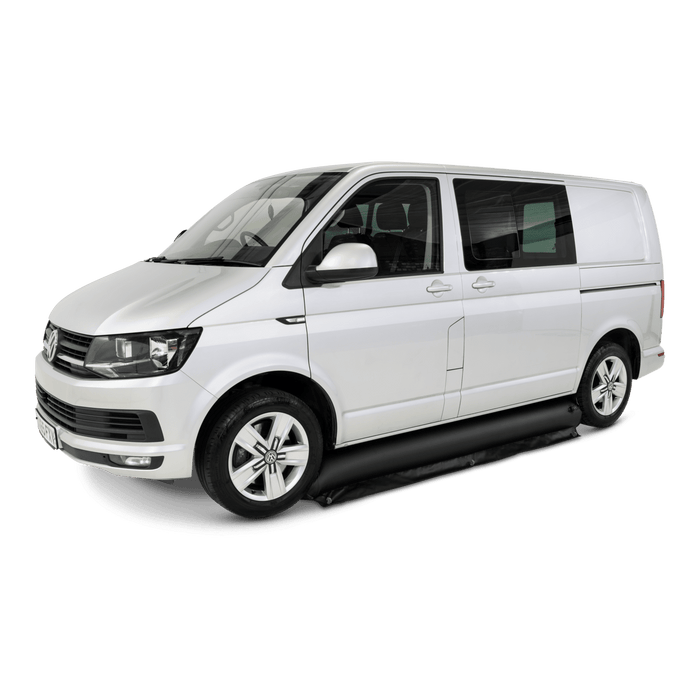 Inflatable floor apron