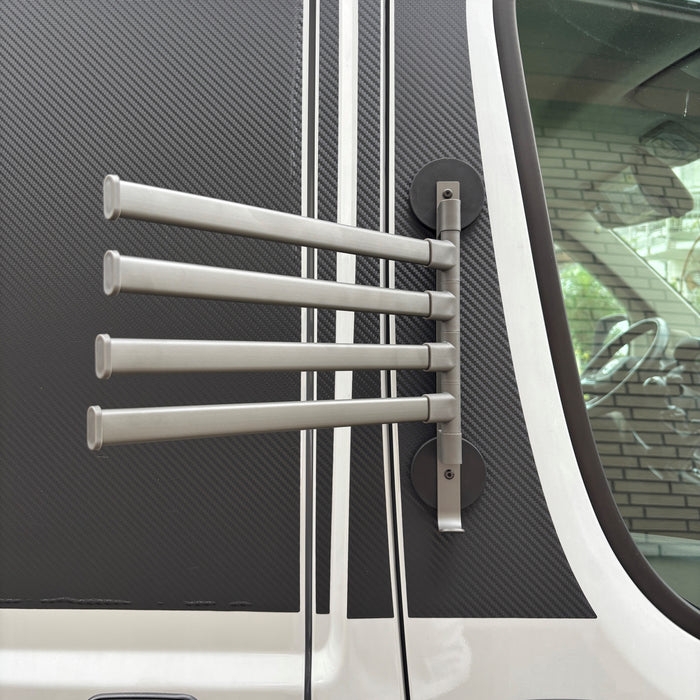 Magnetic towel rail
